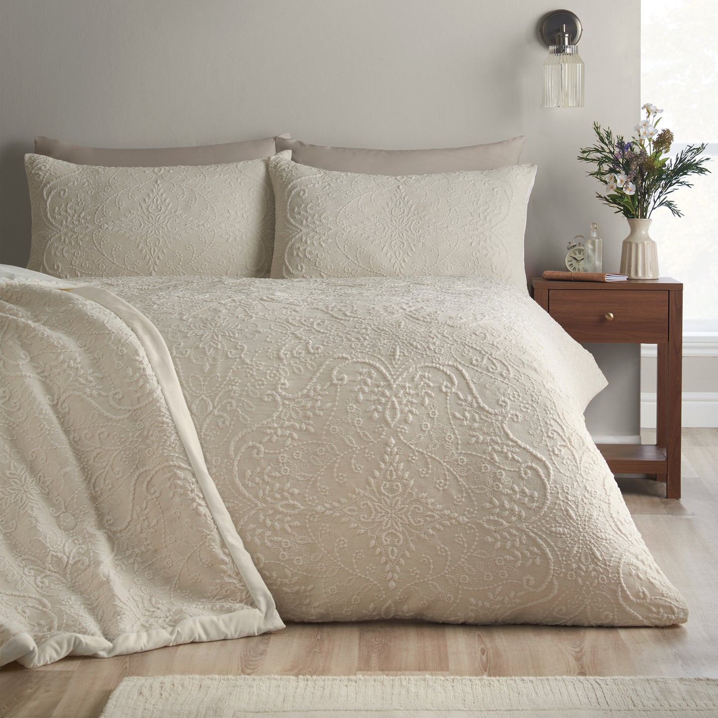 Catherine Lansfield Amelia Jacquard Bedspread - Cream