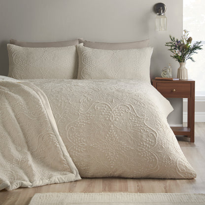 Catherine Lansfield Amelia Jacquard Bedspread - Cream