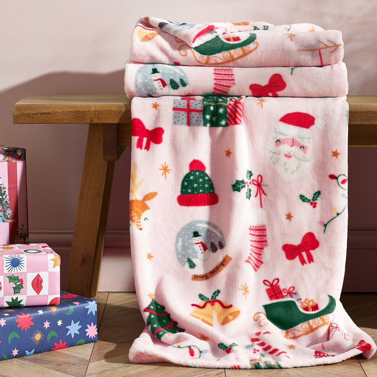 Catherine Lansfield Christmas Happy Holidays Throw - Pink