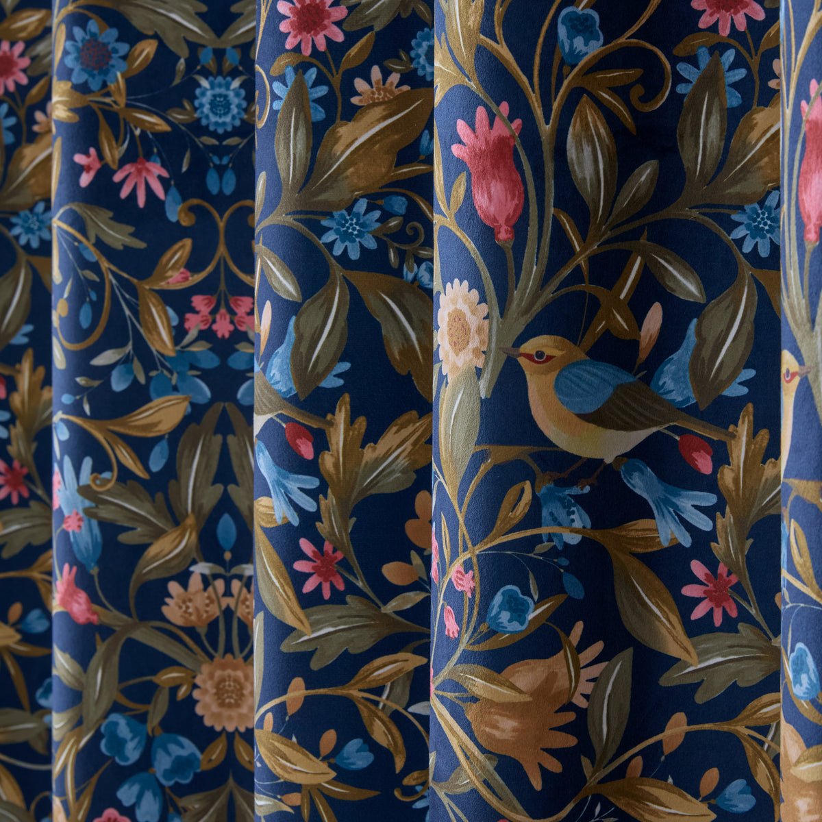Catherine Lansfield Hedgerow Hopper Eyelet Curtains - Navy