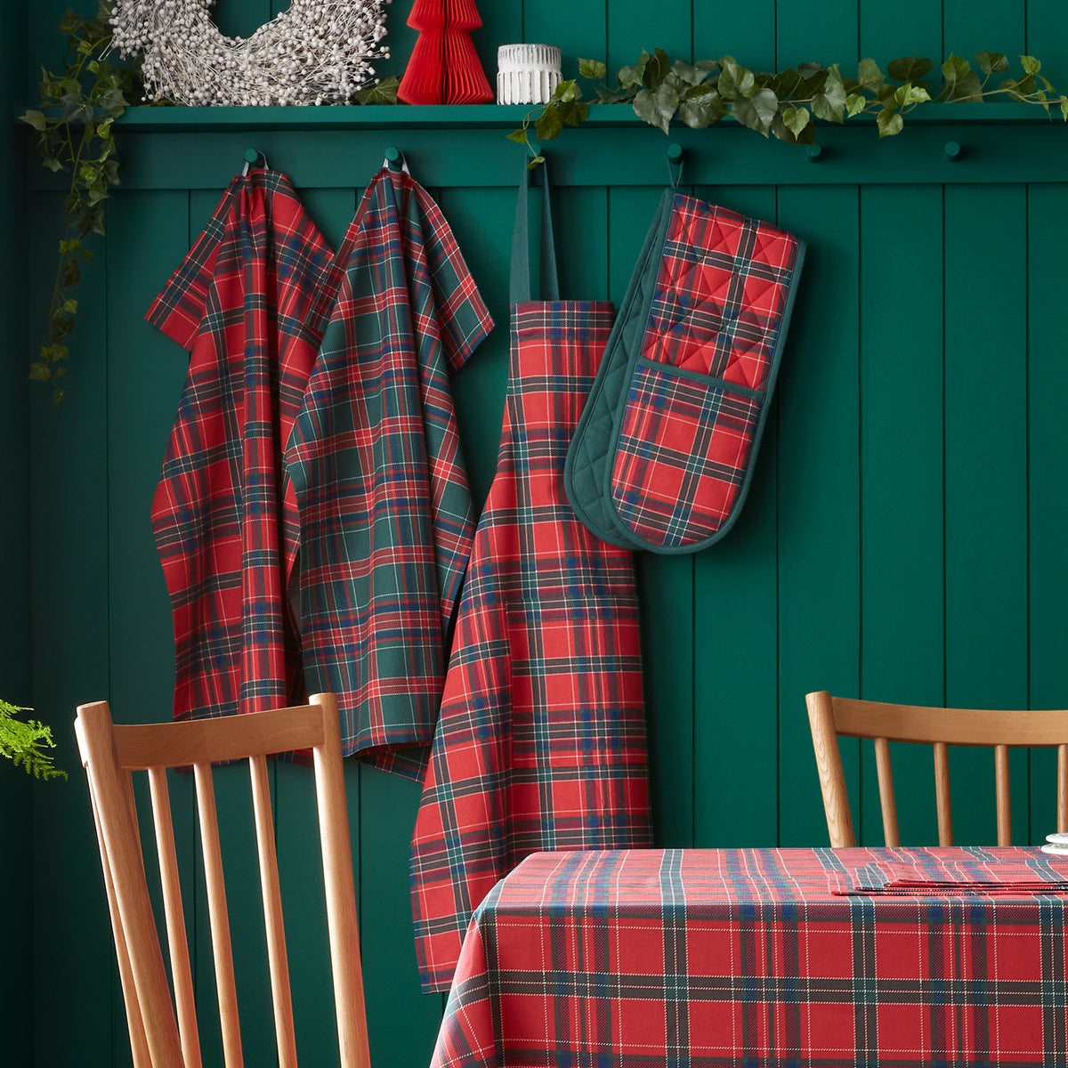 Catherine Lansfield Christmas Tartan Check Apron - Red/Green