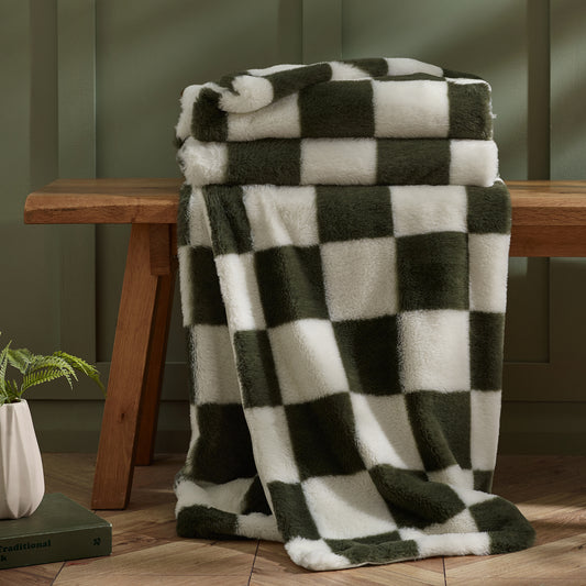 Catherine Lansfield Cosy Soft Checkerboard Throw - Green