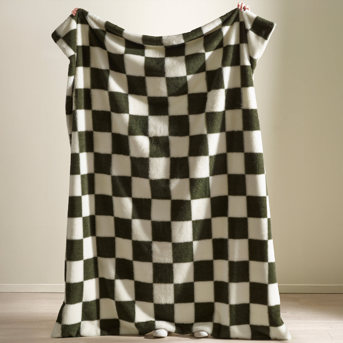Catherine Lansfield Cosy Soft Checkerboard Throw - Green