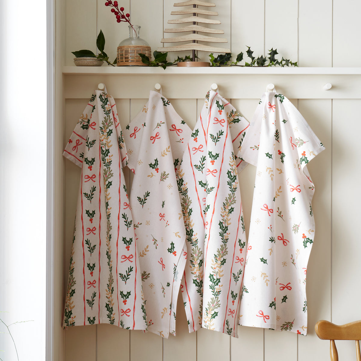 Catherine Lansfield Christmas Holly Stripe Tea Towels (Pack of 4) - Cream/Red