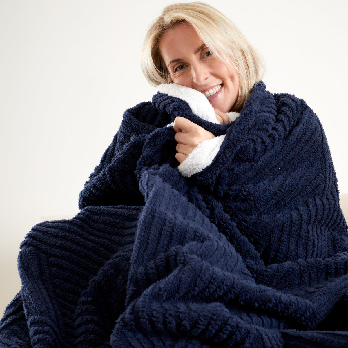Catherine Lansfield Super Thermal Throw Bedspread - Navy