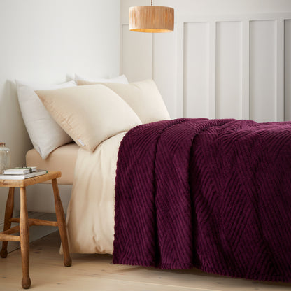 Catherine Lansfield Super Thermal Throw Bedspread - Plum