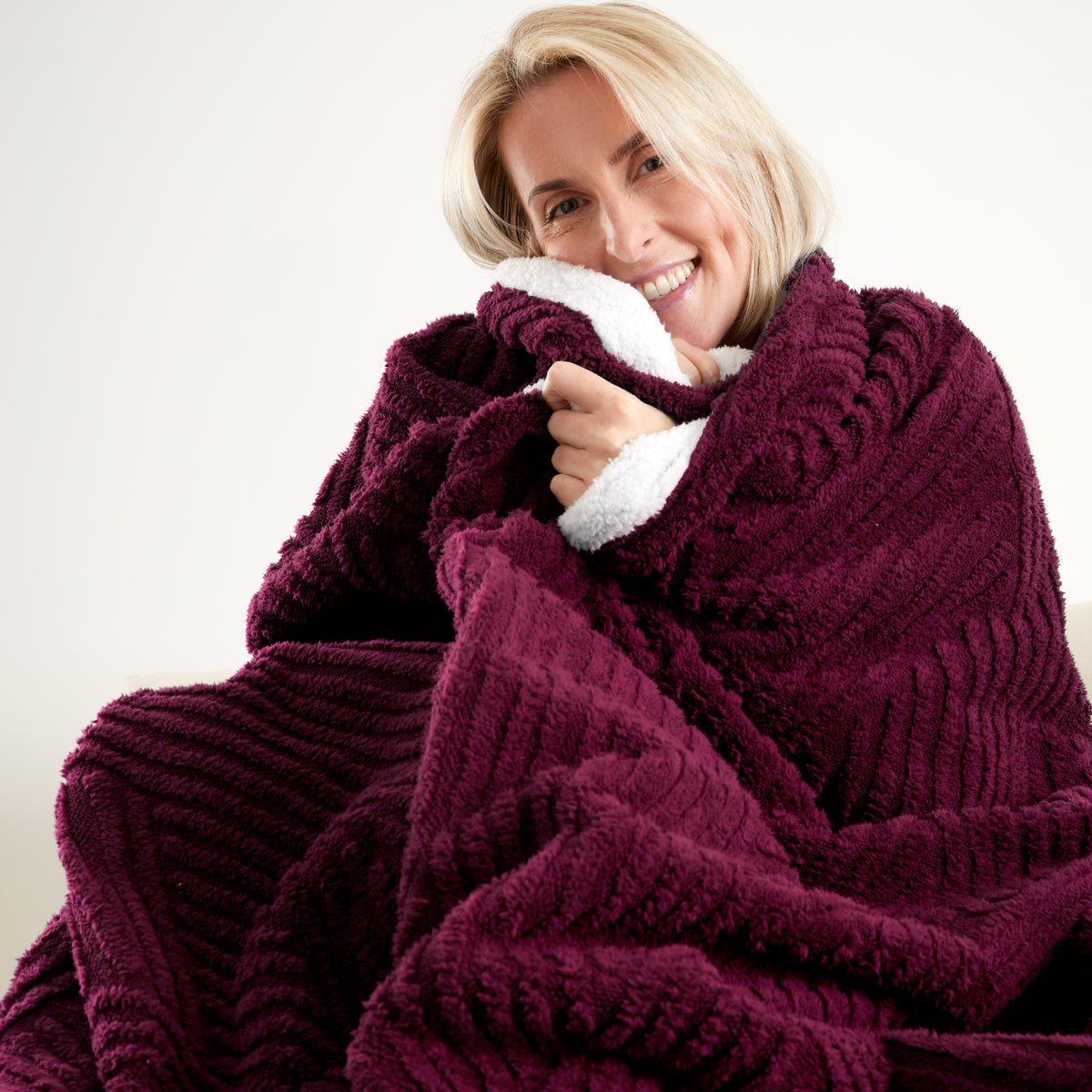 Catherine Lansfield Super Thermal Throw Bedspread - Plum