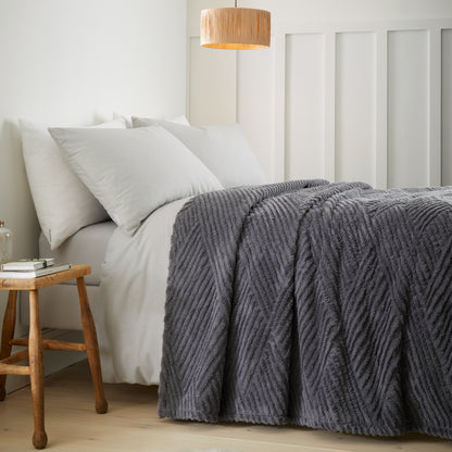 Catherine Lansfield Super Thermal Throw Bedspread - Charcoal