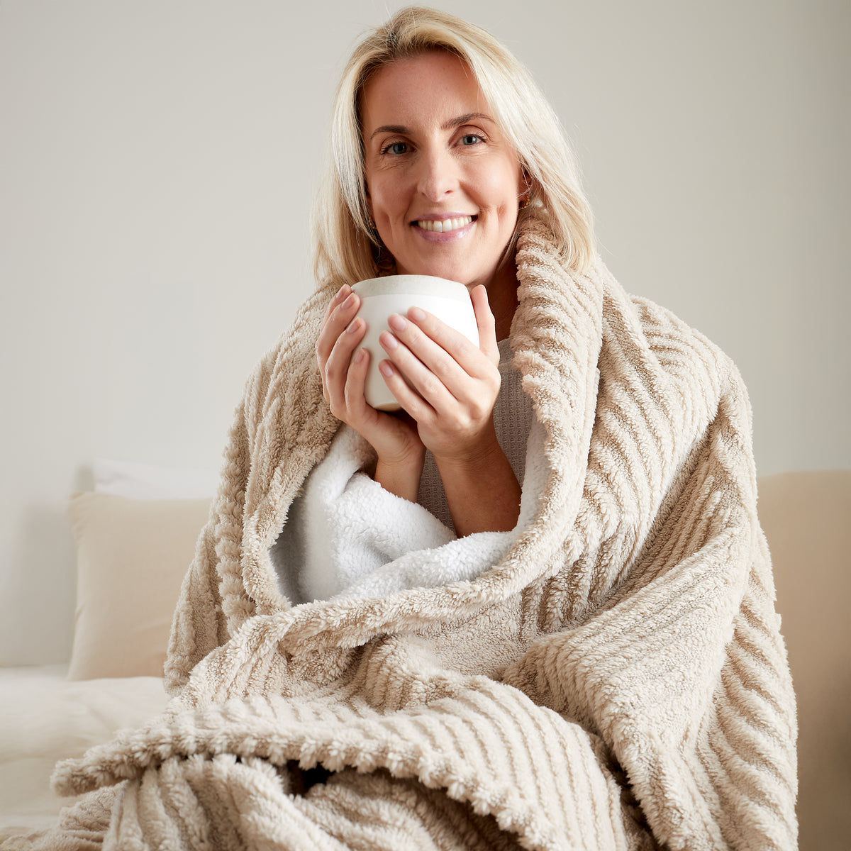 Catherine Lansfield Super Thermal Throw Bedspread - Natural