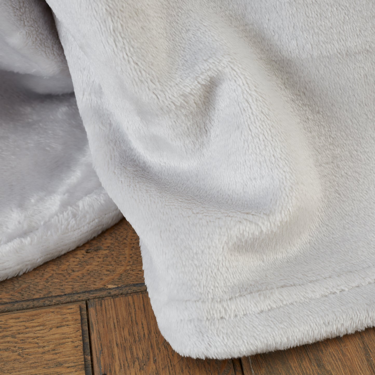 Catherine Lansfield Raschel Velvet Touch Throw - Silver