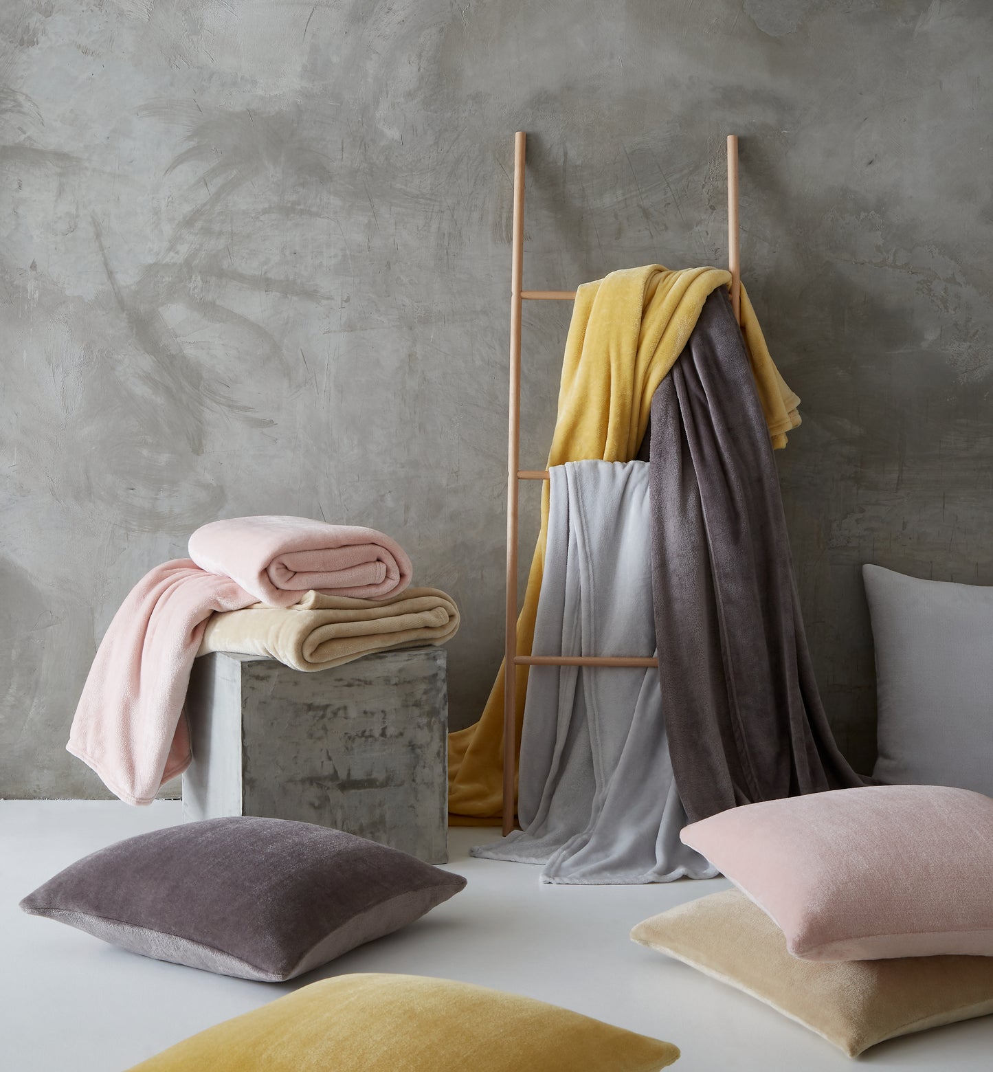 Catherine Lansfield Raschel Velvet Touch Throw - Ochre