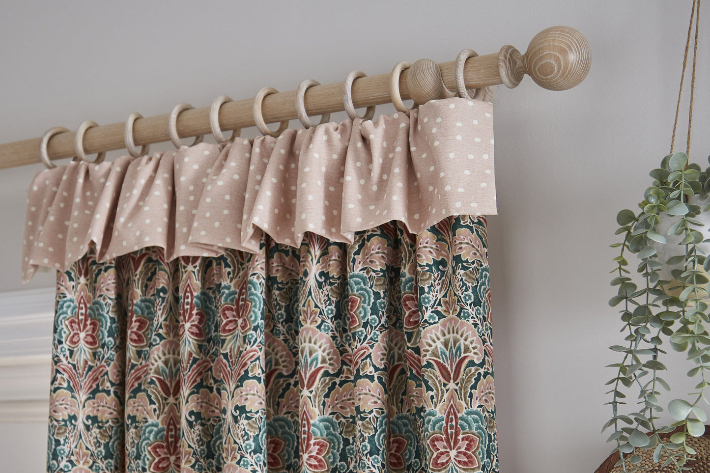 Hallis Eden Ball 35mm Wooden Curtain Pole - Oatmeal