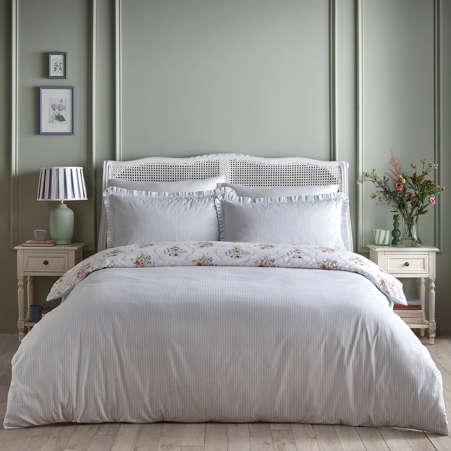 Floral Bouquet Duvet Cover Set in Multi - Duvet Cover Set - Appletree