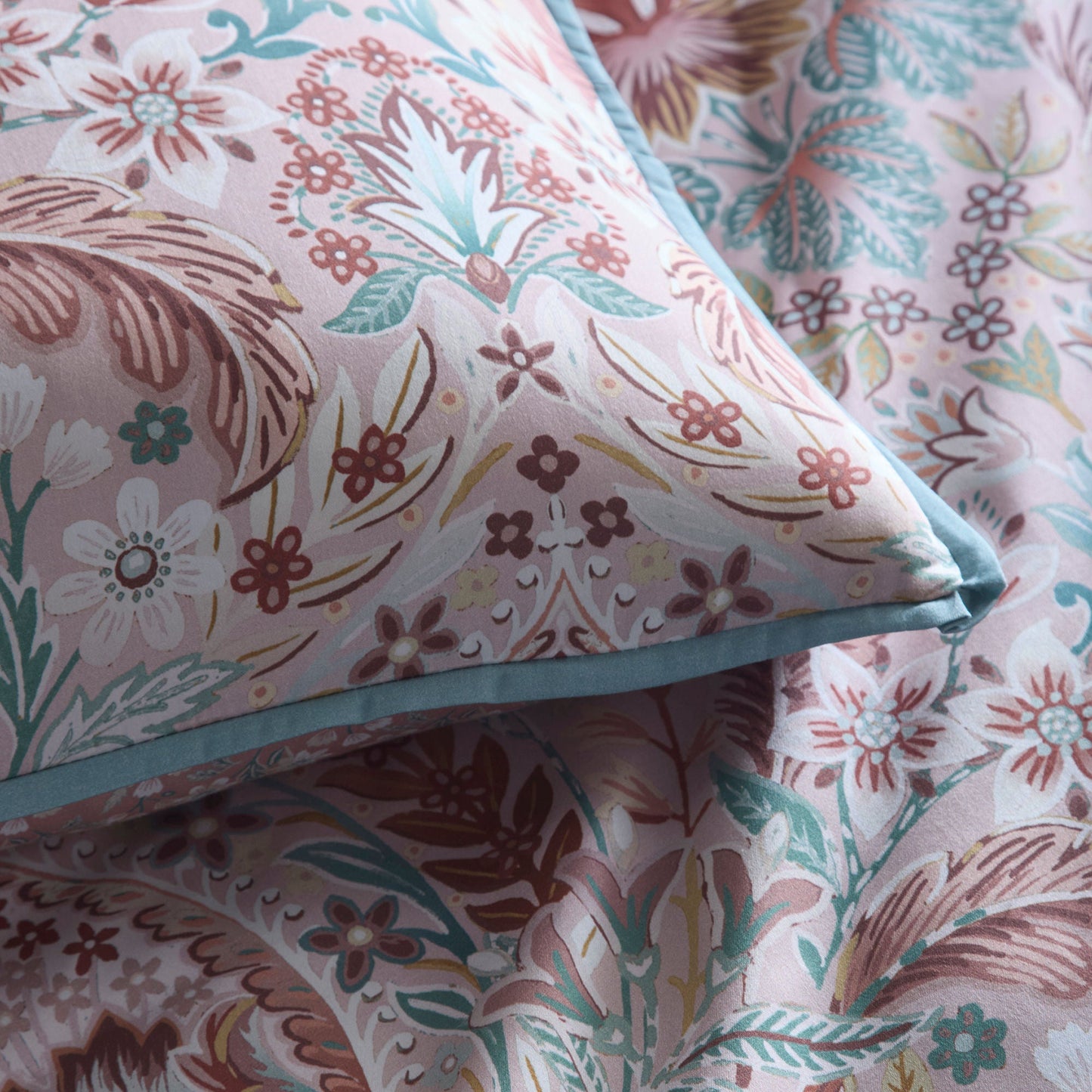Floral Damask Duvet Cover Set in Multi - Duvet Cover Set - Appletree
