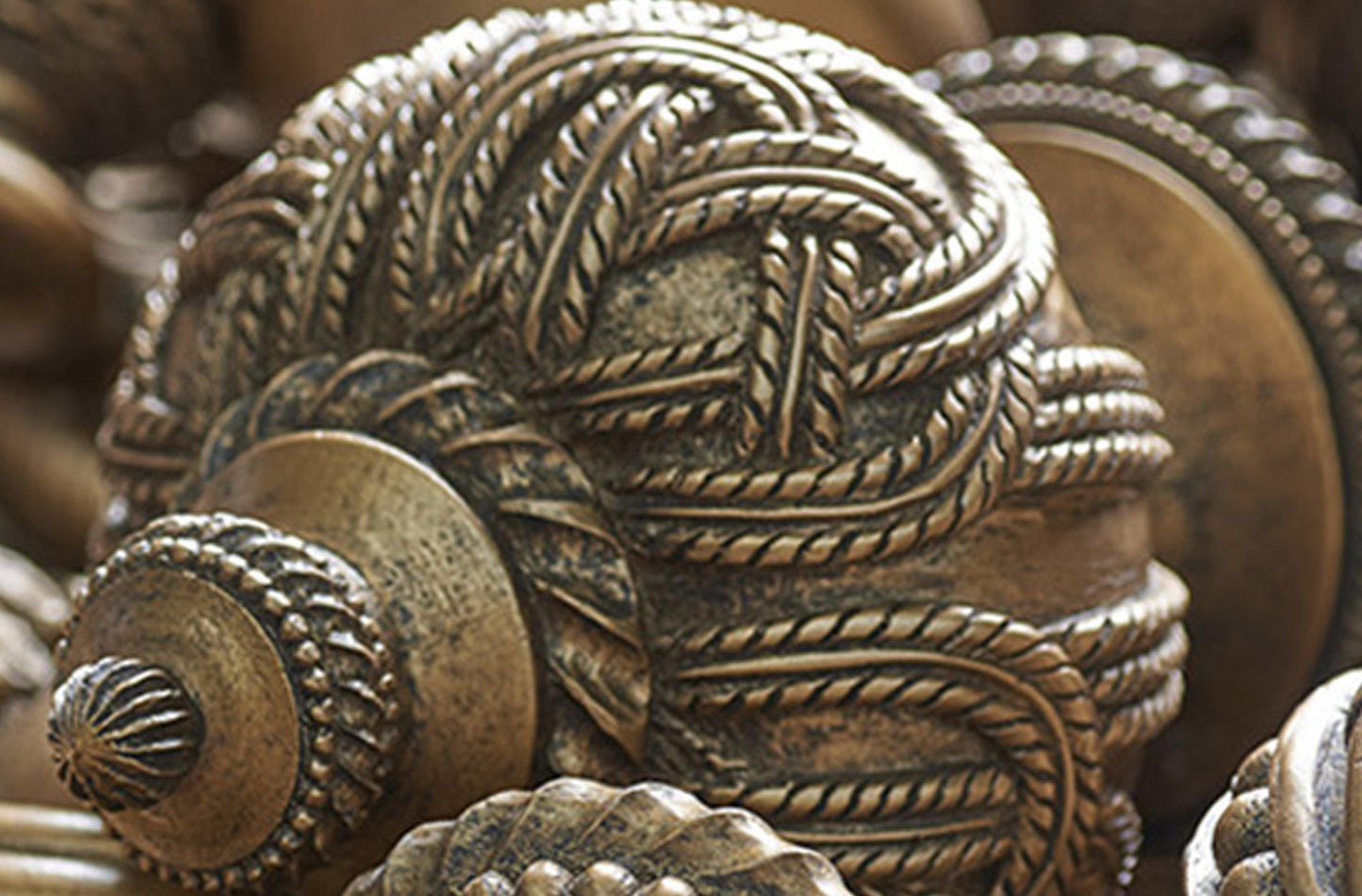 Jones Grande Rope 63mm Wooden Curtain Pole - Pewter