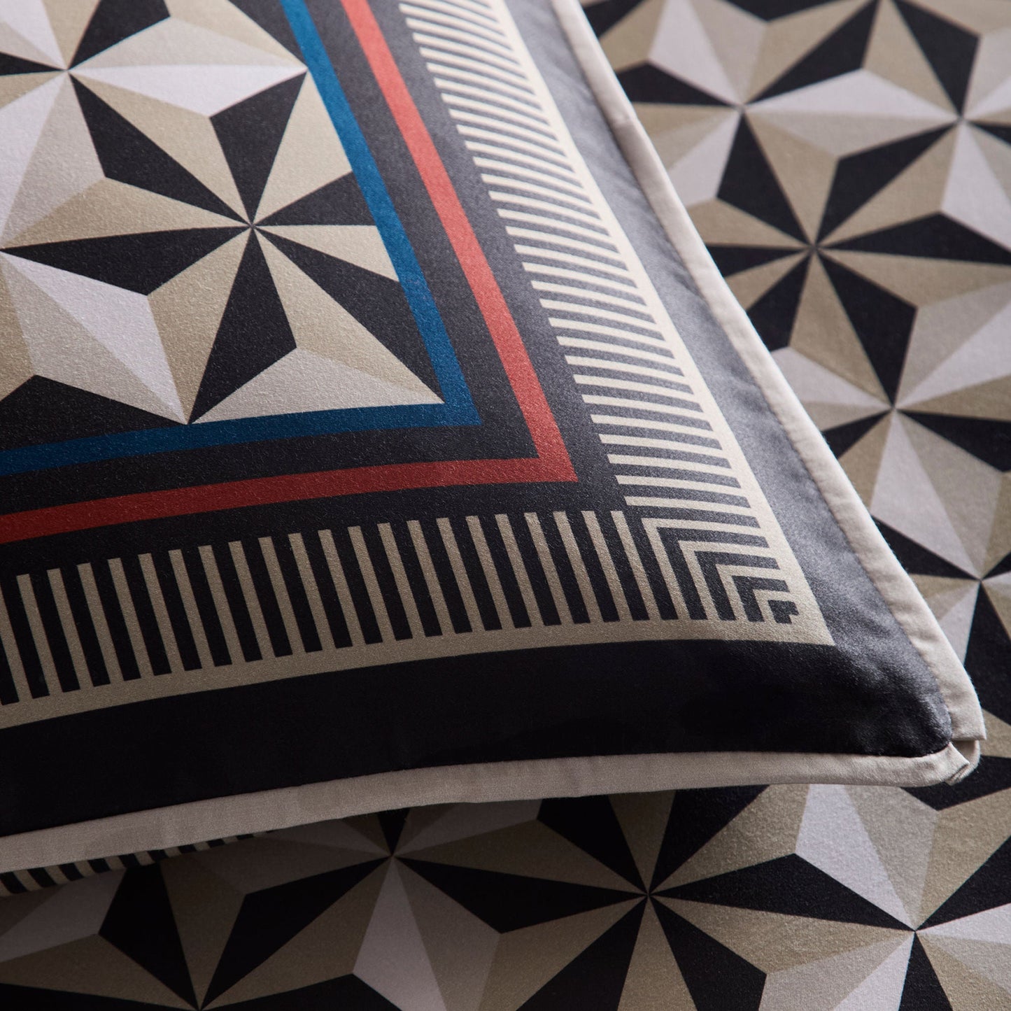 Hero Duvet Cover Set in Black - Duvet Cover Set - Laurence Llewelyn-Bowen