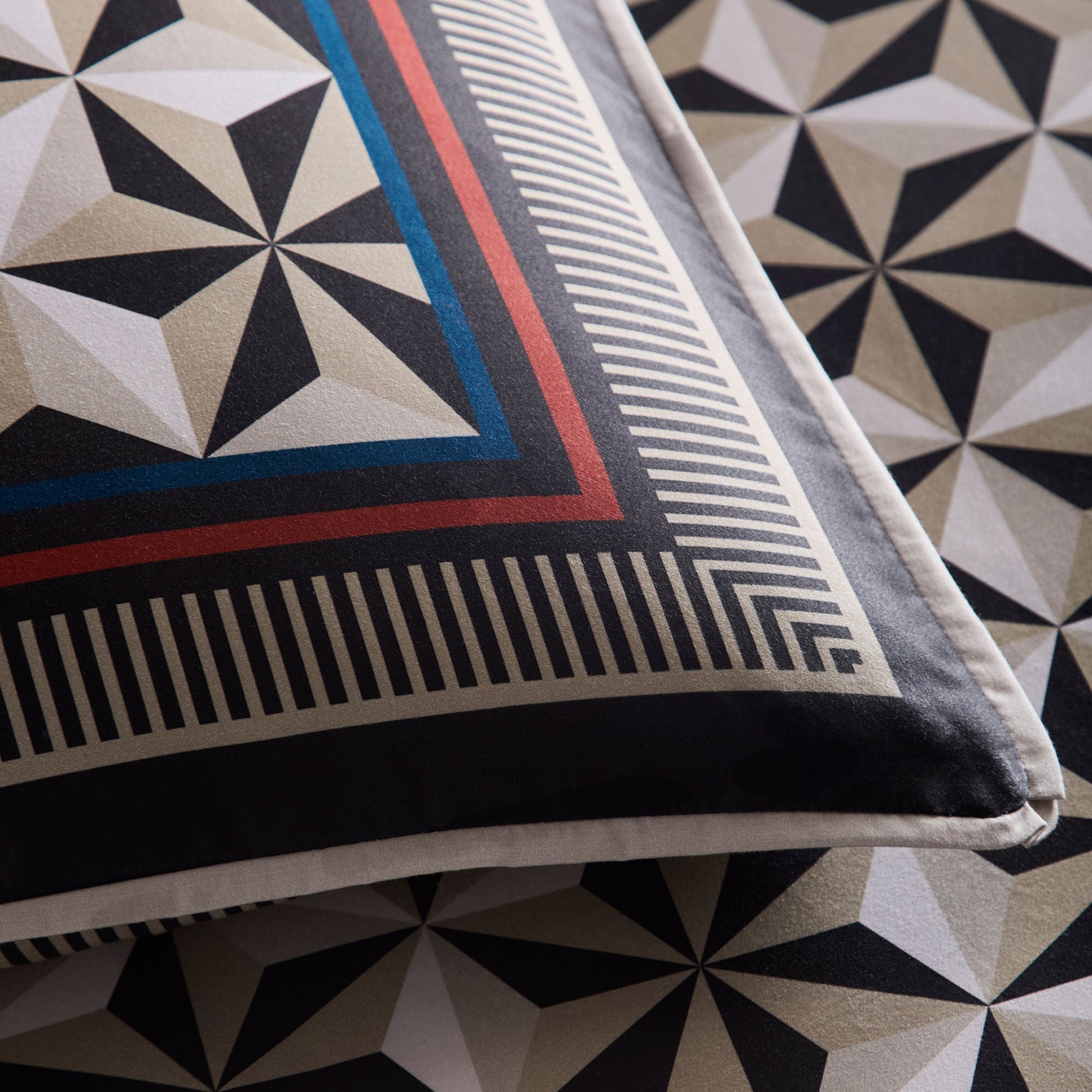 Hero Duvet Cover Set in Black - Duvet Cover Set - Laurence Llewelyn-Bowen