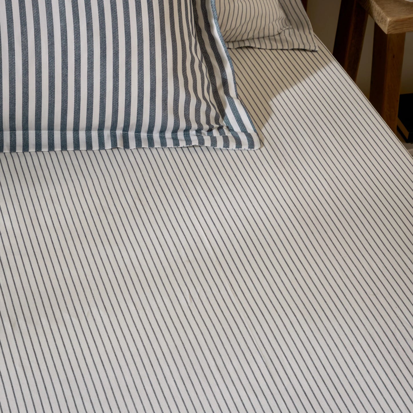 Yard Hebden Narrow Stripe Fitted Sheet - Navy