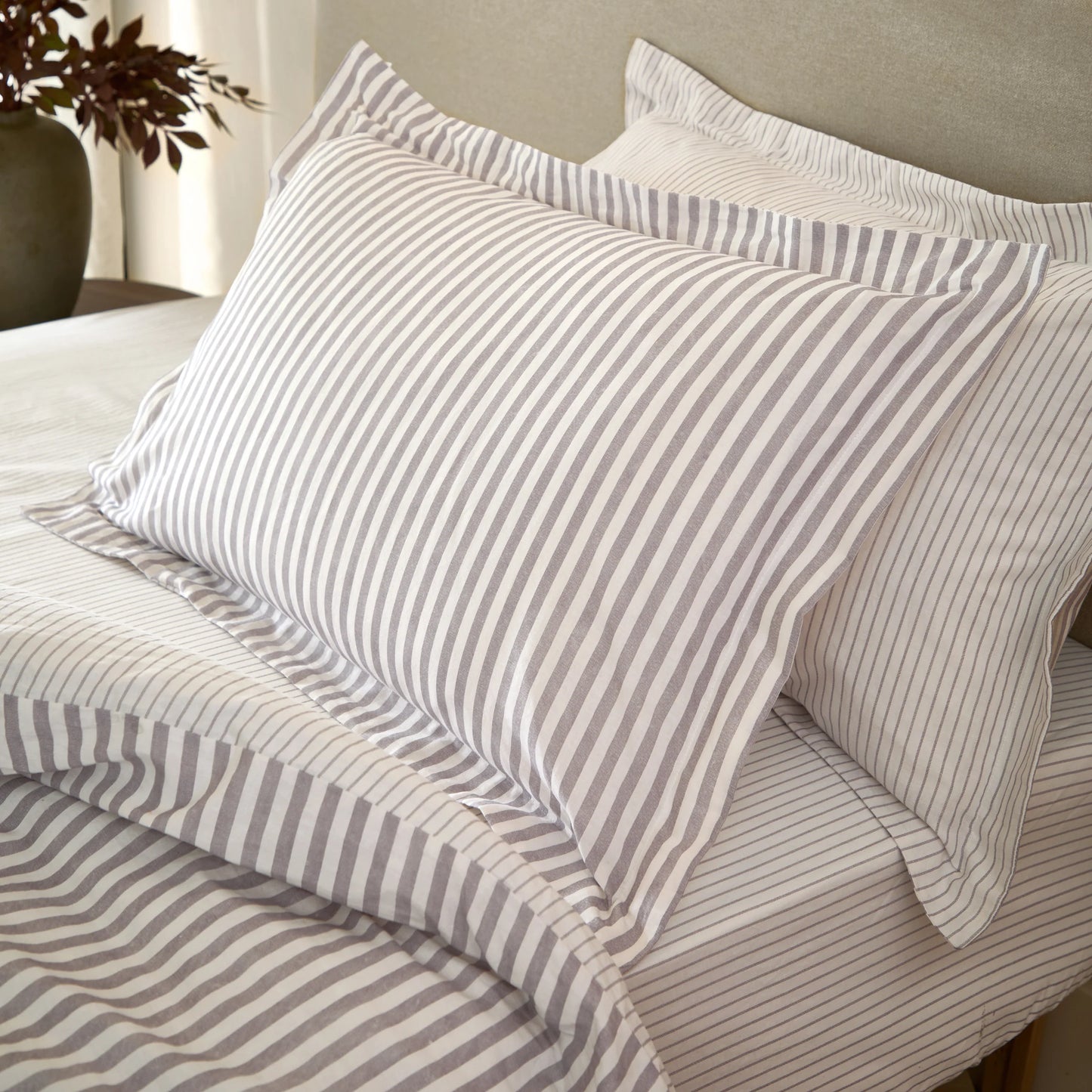 Yard Hebden Narrow Stripe Fitted Sheet - Mauve