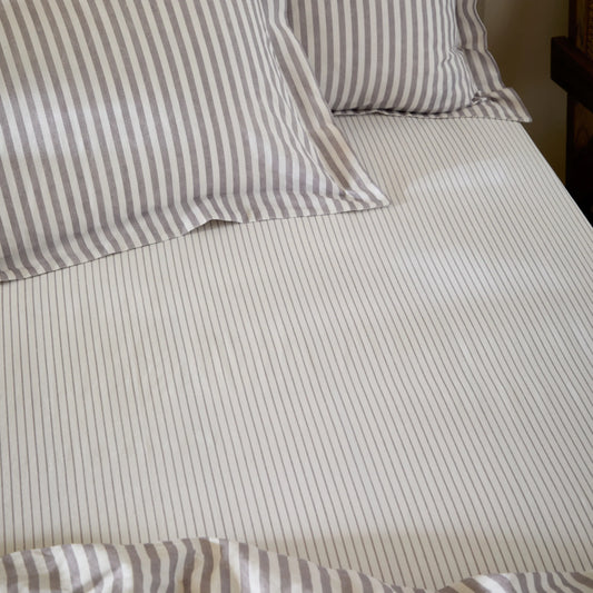Yard Hebden Narrow Stripe Fitted Sheet - Mauve