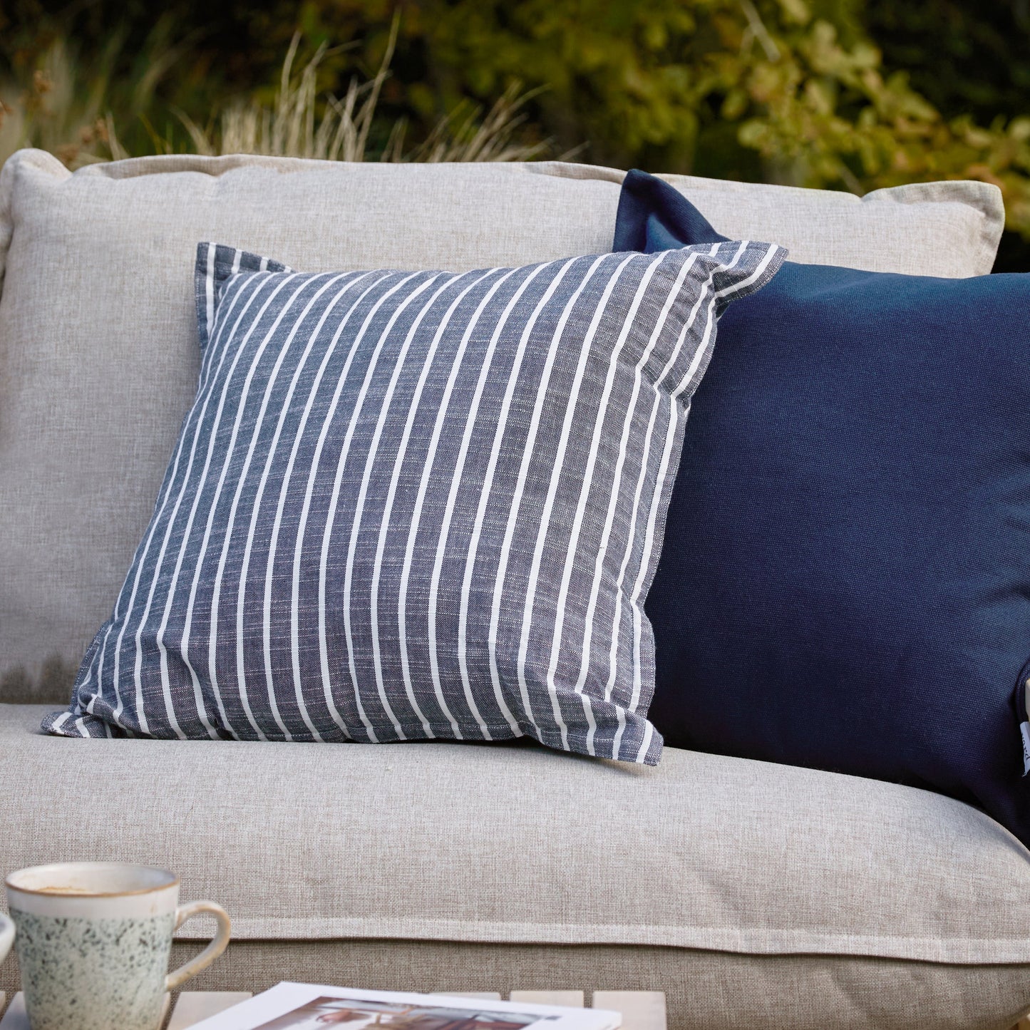 Yard Holmfirth Outdoor Cushion - Navy
