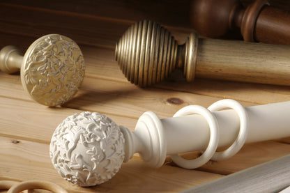 Hallis Modern Country Floral Ball 45mm Wooden Curtain Pole - Pearl
