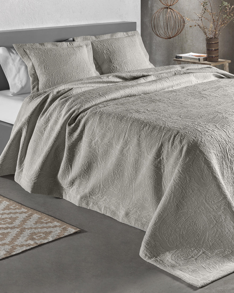 Design Port Kashmir Bedspread - Taupe