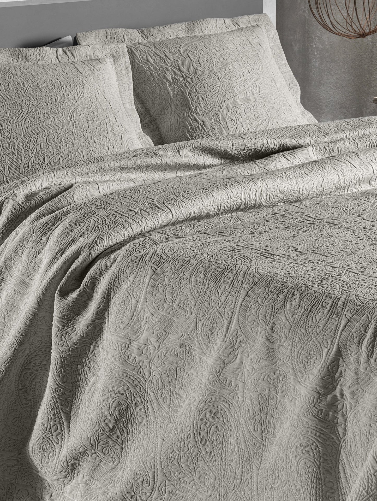 Design Port Kashmir Bedspread - Taupe