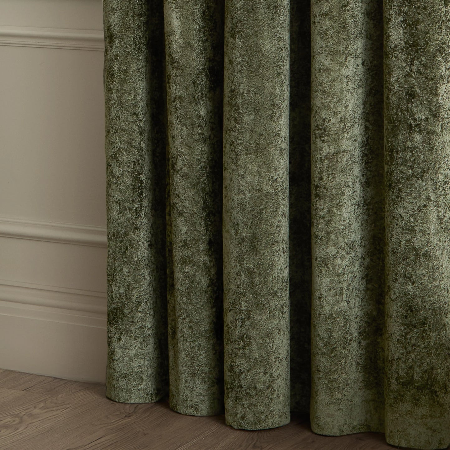 Paoletti Lustre Velvet Eyelet Curtains - Malachite Green
