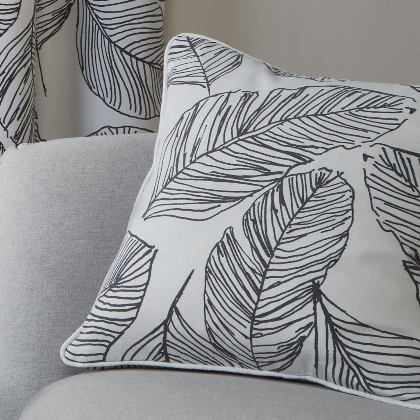 Matteo Cushion by Fusion in Black 43 x 43cm - Cushion - Fusion