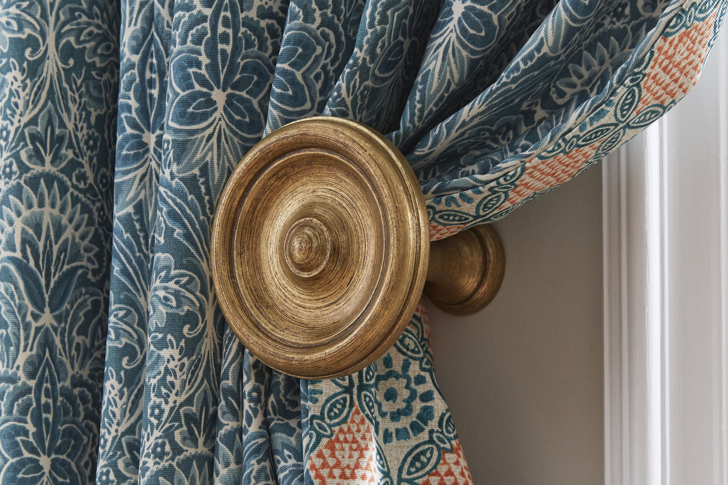 Hallis Museum Wooden Curtain Holdbacks (Pair) - Antique Gilt
