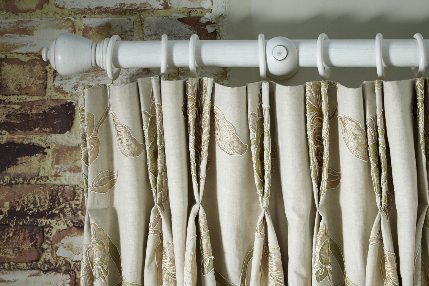 Hallis Modern Country Sugar Pot 45mm Wooden Curtain Pole - Brushed Ivory