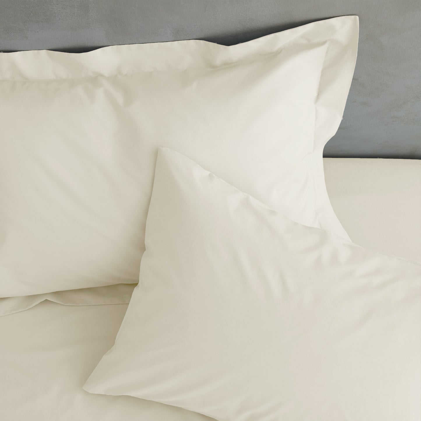 Catherine Lansfield Easy Iron Percale Fitted Sheet - Cream