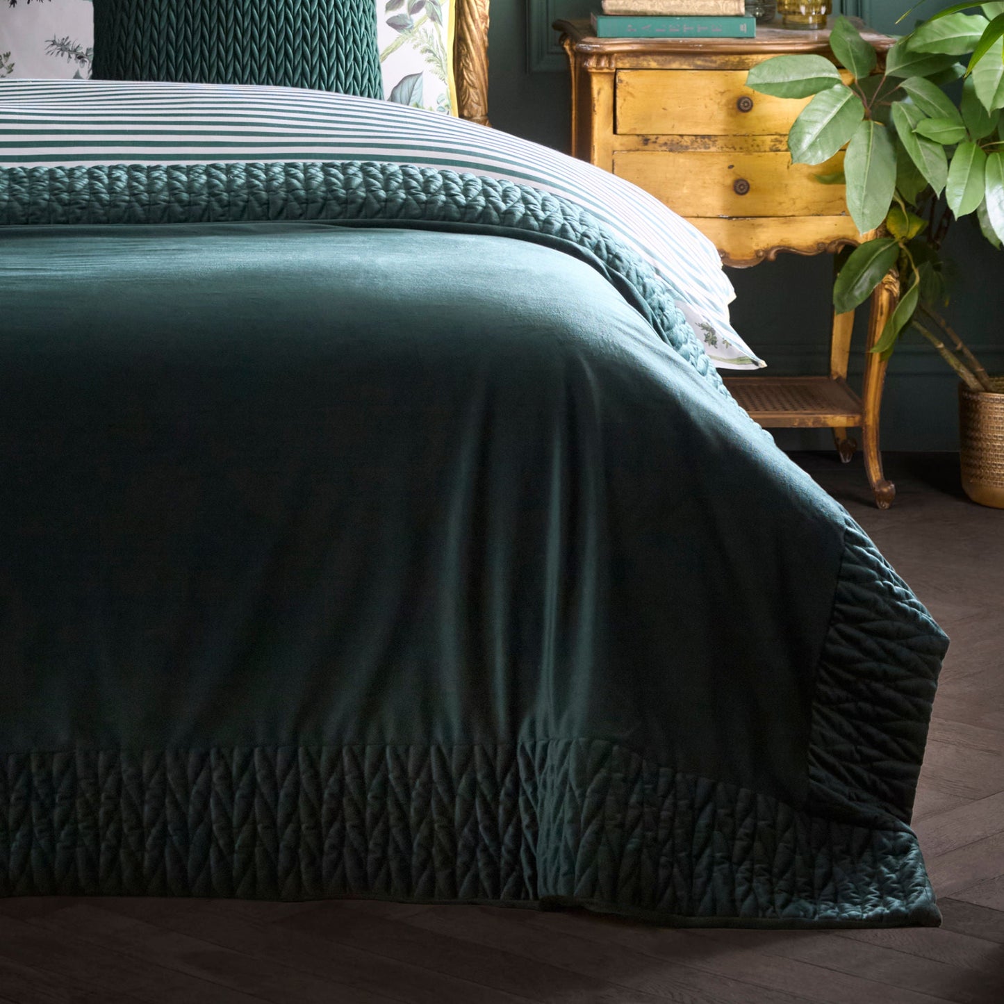 Laurence Llewelyn-Bowen Siena Bedspread - Bottle Green