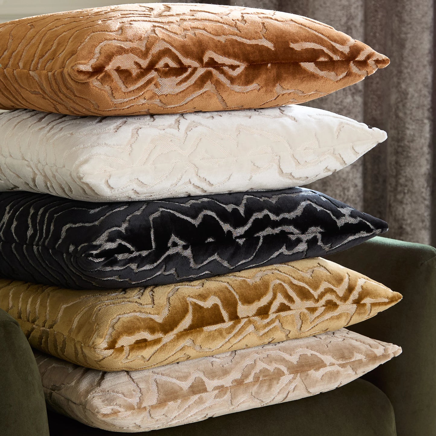 Paoletti Tierra Cushion - Jet