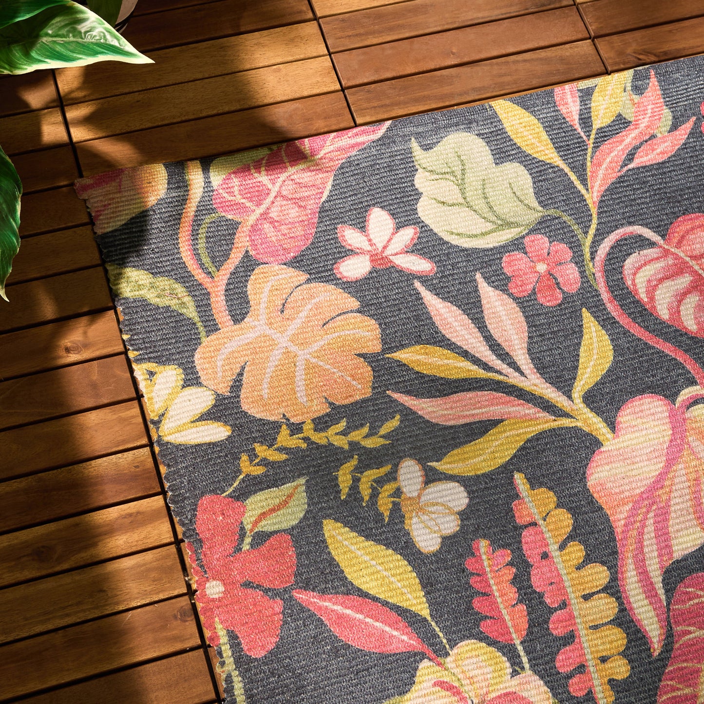 Furn Tropical Bloom Indoor/Outdoor Rug - Black