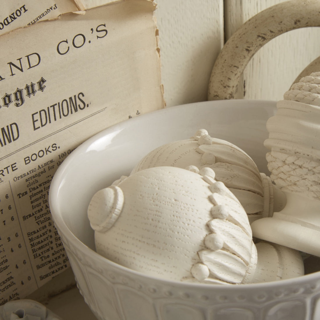 Jones Cathedral Wells 30mm Wooden Curtain Pole - Putty