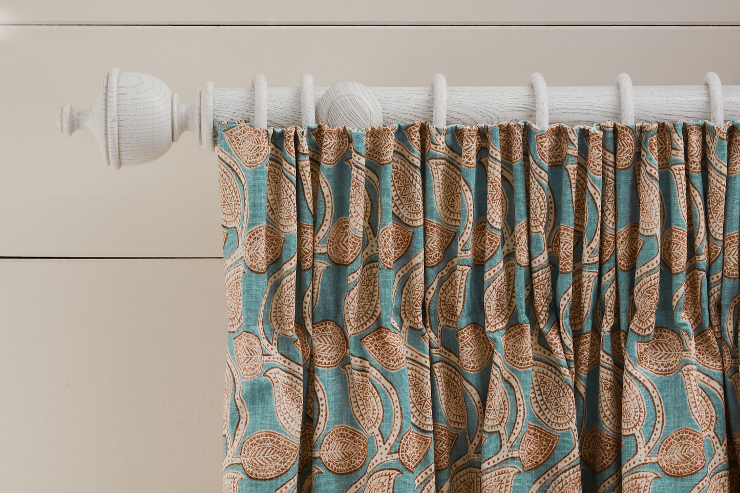 Hallis Ashbridge Chatsworth 45mm Wooden Curtain Pole - Parchment White