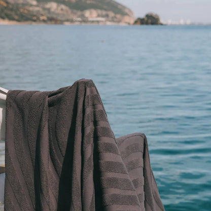 Torres Novas Mar Ondulado Beach Towel - Anthracite