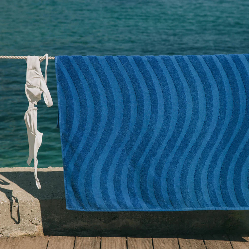 Torres Novas Mar Ondulado Beach Towel - Blue Flag