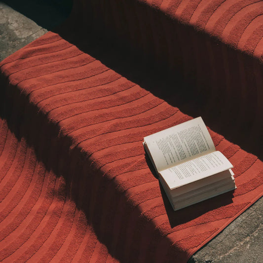 Torres Novas Mar Ondulado Beach Towel - Terracotta