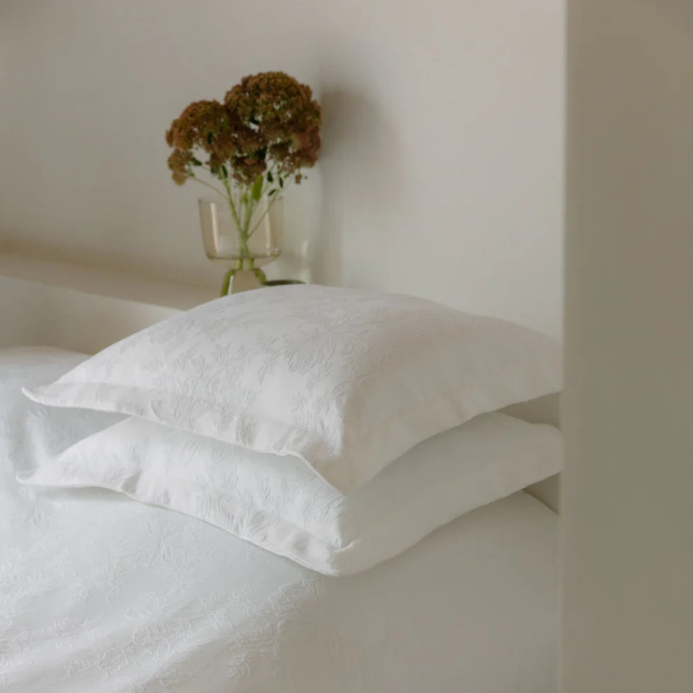 Torres Novas Belmonte Bedspread - White