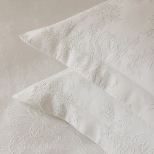 Torres Novas Belmonte Bedspread - White